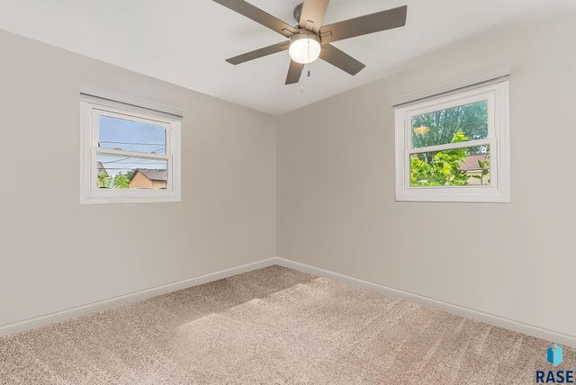 3504 S Glendale Ave Avenue, Sioux Falls, SD 57106