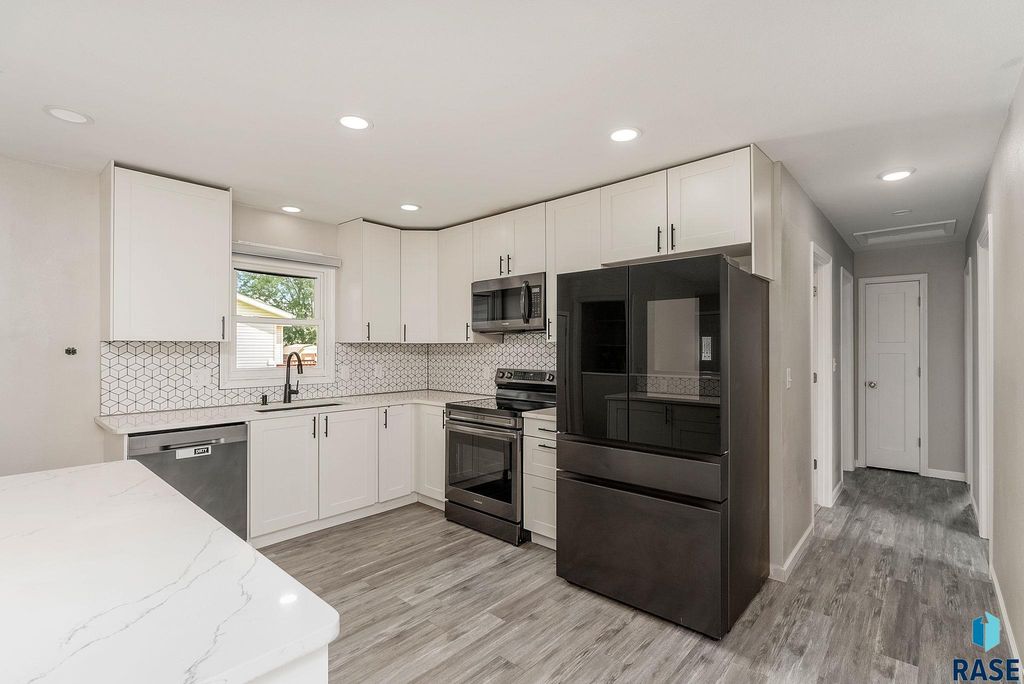 3504 S Glendale Ave Avenue, Sioux Falls, SD 57106