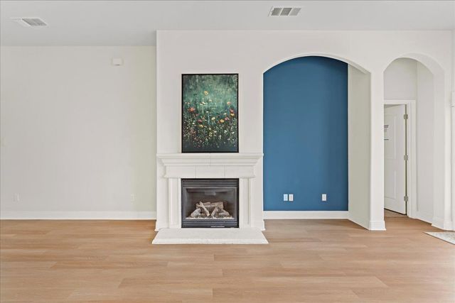 2210 Onion Creek PKWY 604, Austin, TX 78747