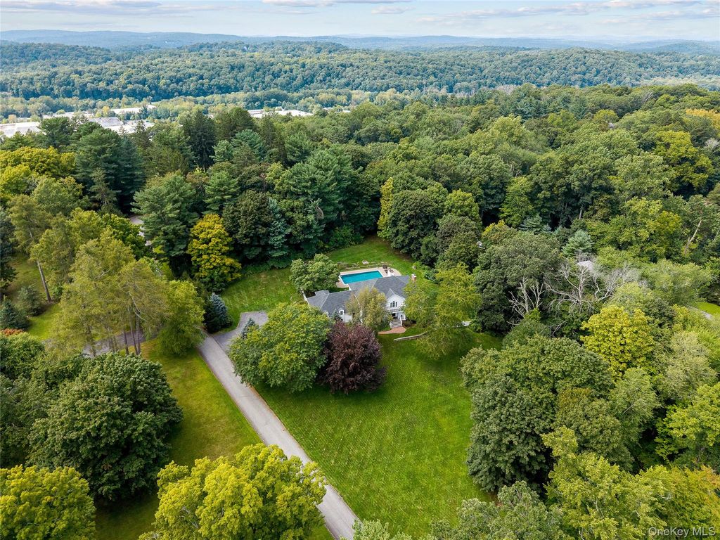 218 McLain Street, Bedford Corners, NY 10549 — photo 3
