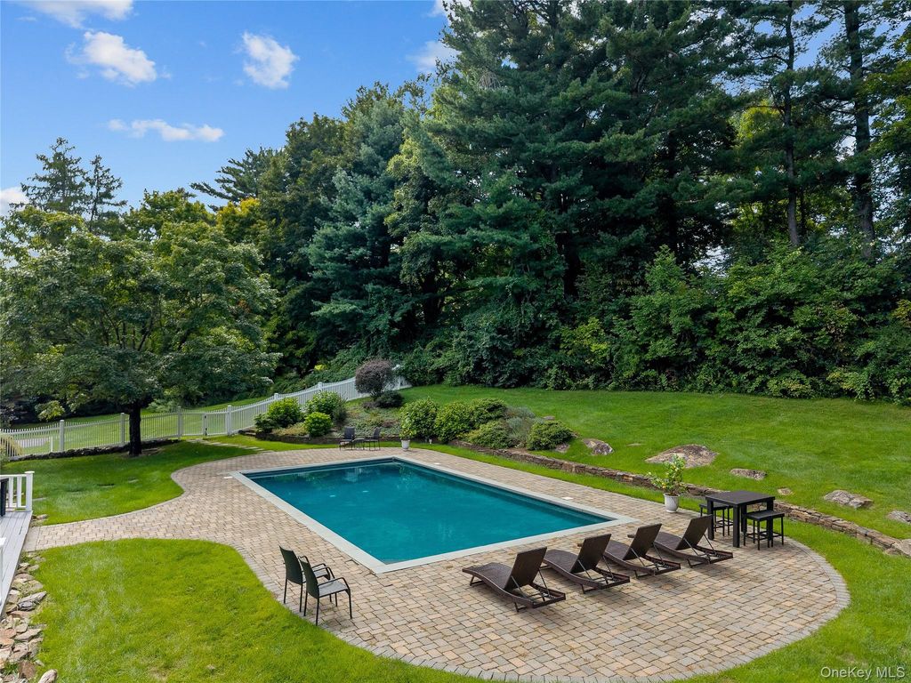 218 McLain Street, Bedford Corners, NY 10549 — photo 4
