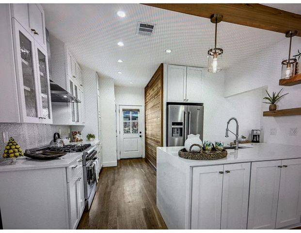 106 E 35th ST, Austin, TX 78705