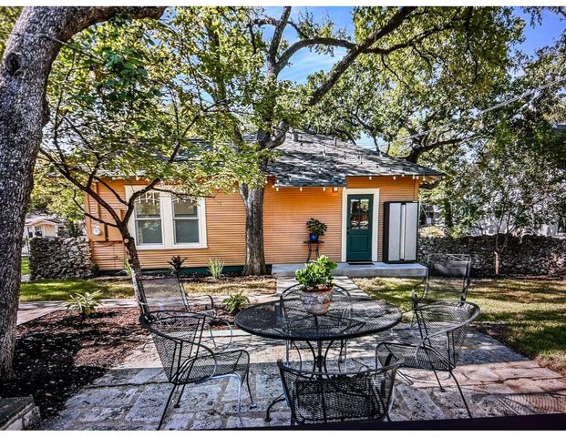 106 E 35th ST, Austin, TX 78705