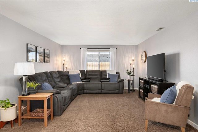 6611 Fenway Dr, Pasco, WA 99301