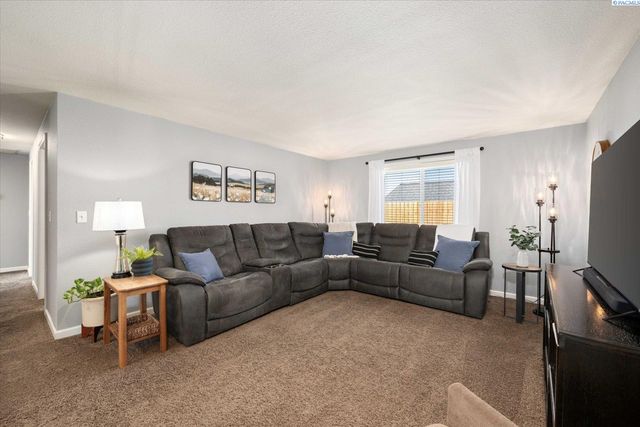 6611 Fenway Dr, Pasco, WA 99301