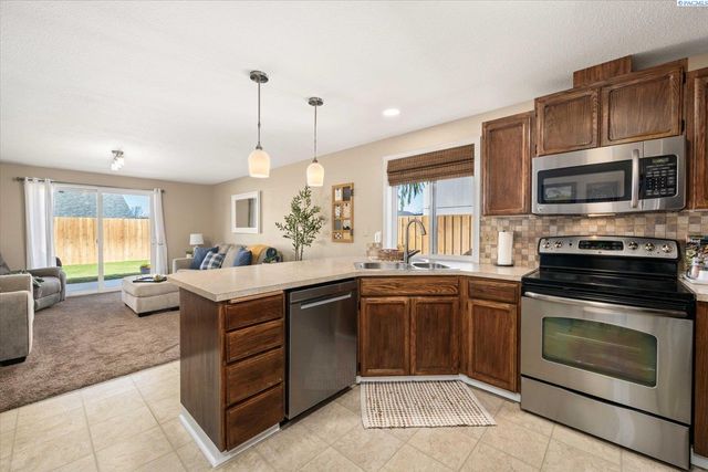 6611 Fenway Dr, Pasco, WA 99301