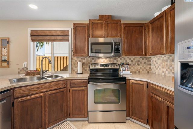 6611 Fenway Dr, Pasco, WA 99301