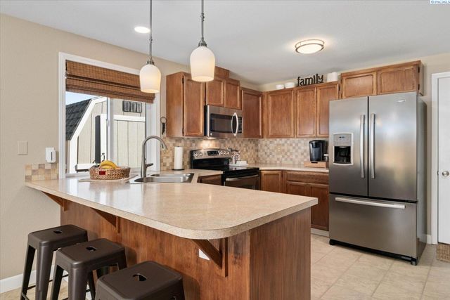 6611 Fenway Dr, Pasco, WA 99301