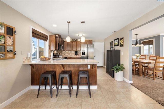 6611 Fenway Dr, Pasco, WA 99301