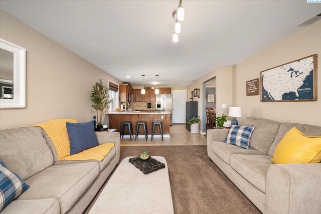 6611 Fenway Dr, Pasco, WA 99301