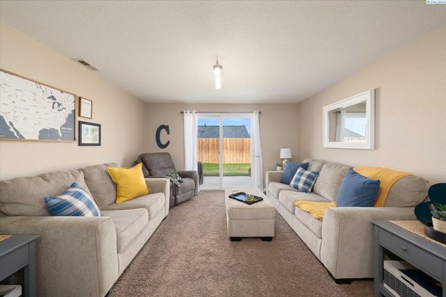 6611 Fenway Dr, Pasco, WA 99301