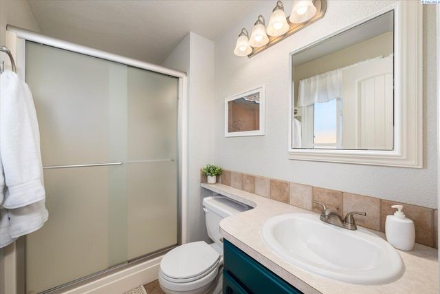 6611 Fenway Dr, Pasco, WA 99301