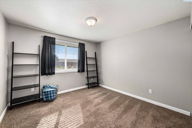 6611 Fenway Dr, Pasco, WA 99301