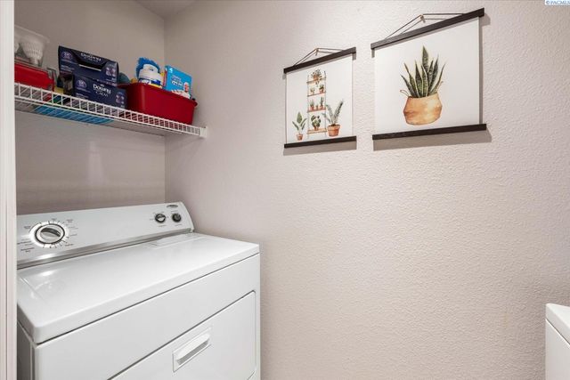 6611 Fenway Dr, Pasco, WA 99301