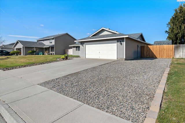 6611 Fenway Dr, Pasco, WA 99301