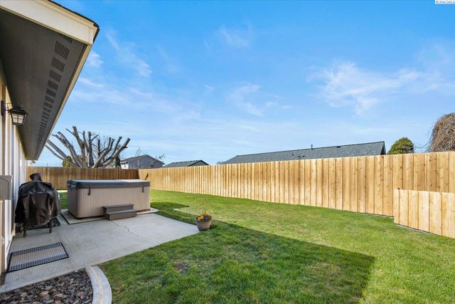 6611 Fenway Dr, Pasco, WA 99301