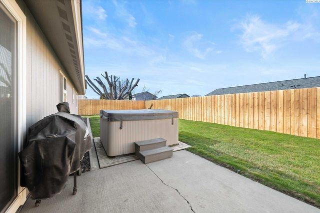 6611 Fenway Dr, Pasco, WA 99301