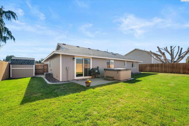 6611 Fenway Dr, Pasco, WA 99301