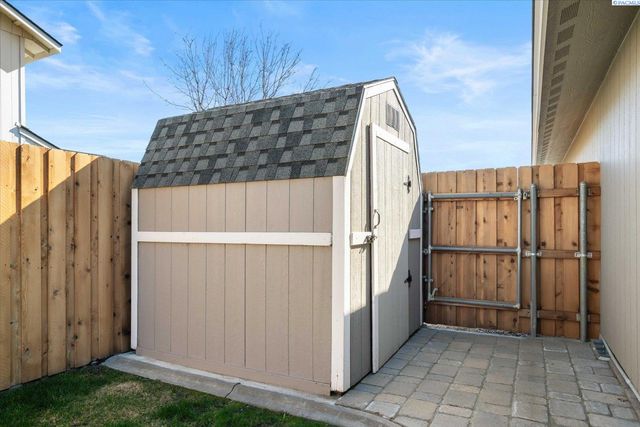 6611 Fenway Dr, Pasco, WA 99301