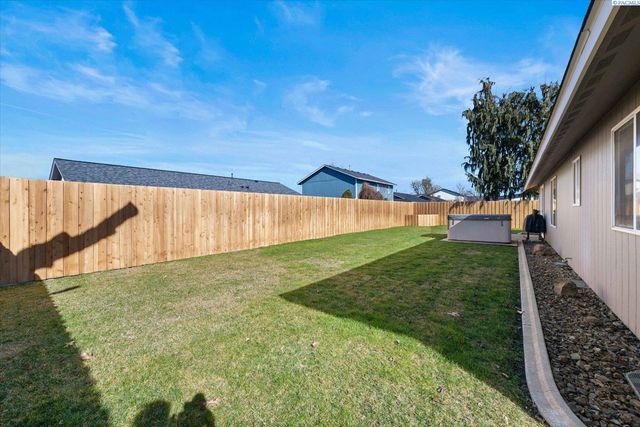 6611 Fenway Dr, Pasco, WA 99301
