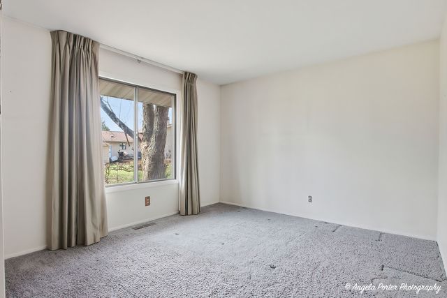 4911 W Bromley Drive, Mchenry, IL 60050