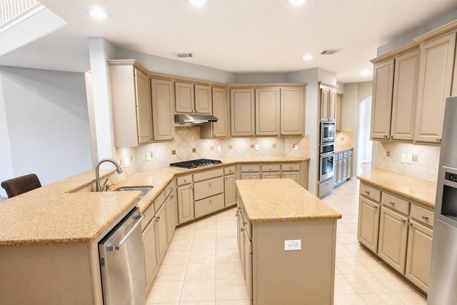 15 Oakmont Court, Jersey Village, TX 77064