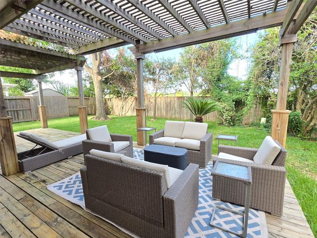 15 Oakmont Court, Jersey Village, TX 77064