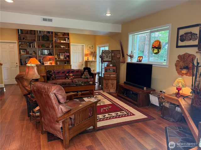 33704 J Place, Ocean Park, WA 98640