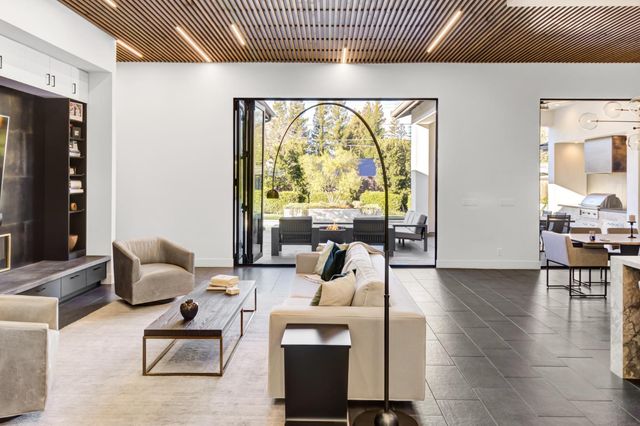 3321 Sierra Oaks Dr, Sacramento, CA 95864