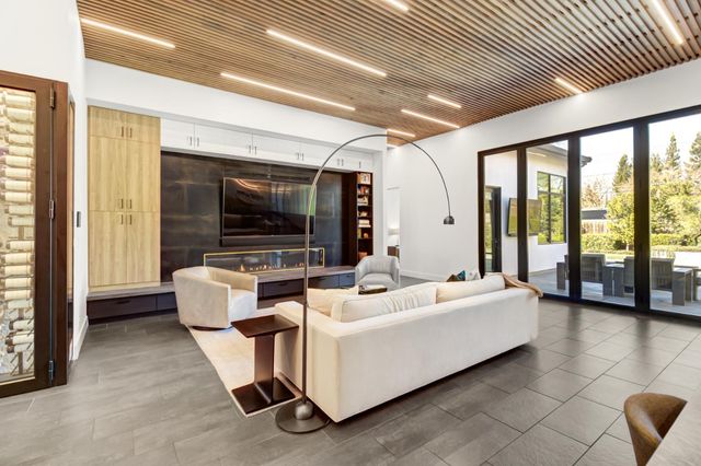 3321 Sierra Oaks Dr, Sacramento, CA 95864