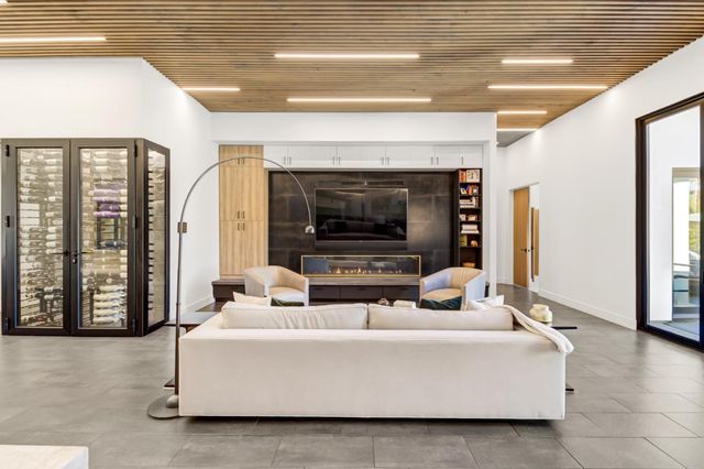 3321 Sierra Oaks Dr, Sacramento, CA 95864