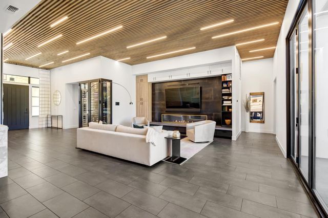 3321 Sierra Oaks Dr, Sacramento, CA 95864