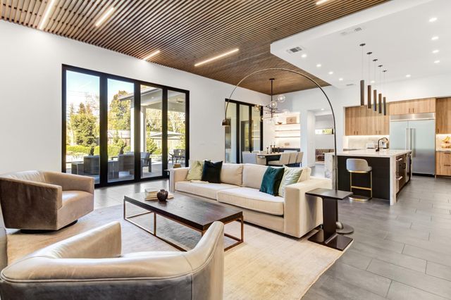 3321 Sierra Oaks Dr, Sacramento, CA 95864