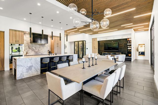 3321 Sierra Oaks Dr, Sacramento, CA 95864