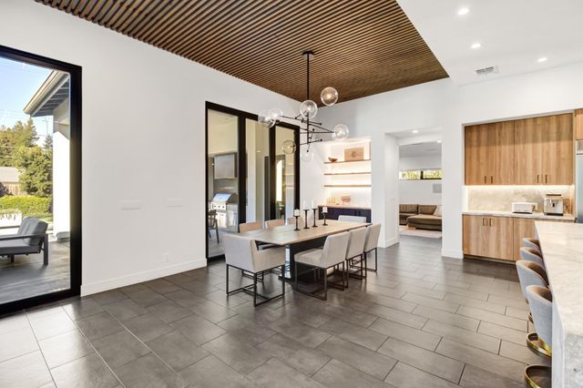 3321 Sierra Oaks Dr, Sacramento, CA 95864