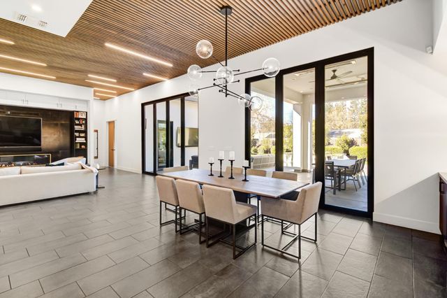 3321 Sierra Oaks Dr, Sacramento, CA 95864