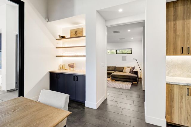 3321 Sierra Oaks Dr, Sacramento, CA 95864