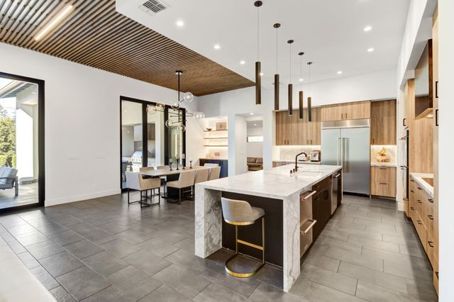 3321 Sierra Oaks Dr, Sacramento, CA 95864