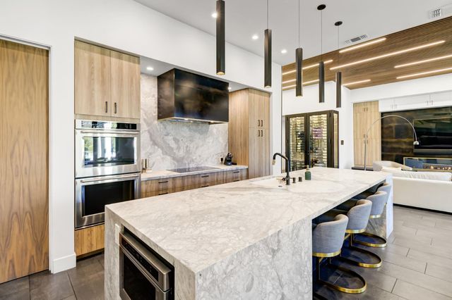 3321 Sierra Oaks Dr, Sacramento, CA 95864