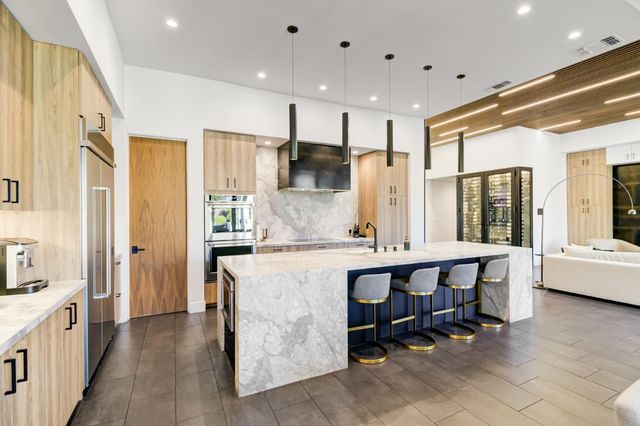 3321 Sierra Oaks Dr, Sacramento, CA 95864