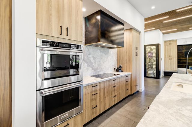 3321 Sierra Oaks Dr, Sacramento, CA 95864