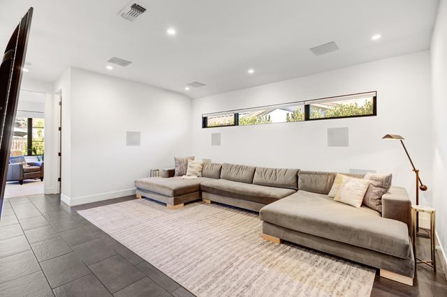 3321 Sierra Oaks Dr, Sacramento, CA 95864