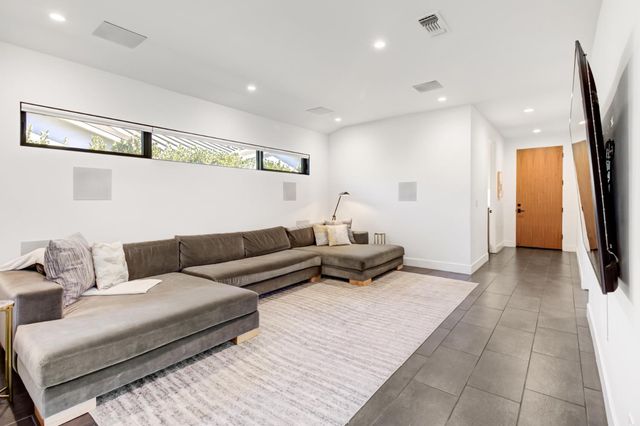 3321 Sierra Oaks Dr, Sacramento, CA 95864