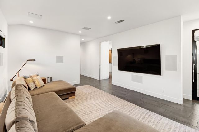 3321 Sierra Oaks Dr, Sacramento, CA 95864