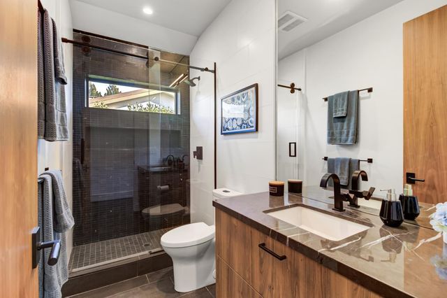 3321 Sierra Oaks Dr, Sacramento, CA 95864