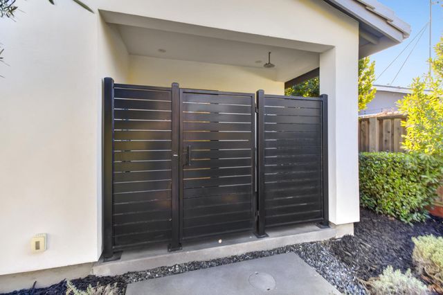 3321 Sierra Oaks Dr, Sacramento, CA 95864