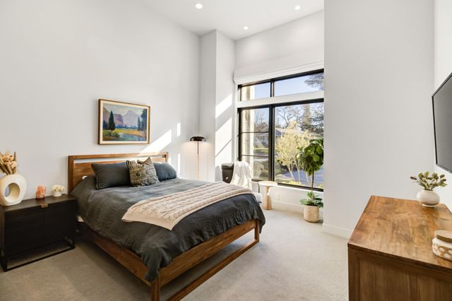 3321 Sierra Oaks Dr, Sacramento, CA 95864