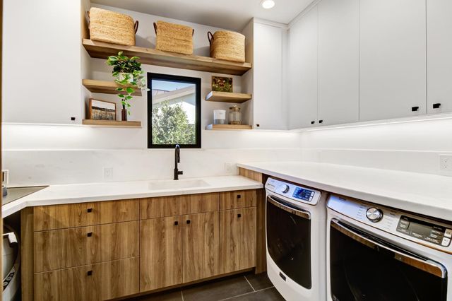 3321 Sierra Oaks Dr, Sacramento, CA 95864