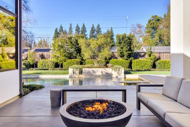 3321 Sierra Oaks Dr, Sacramento, CA 95864