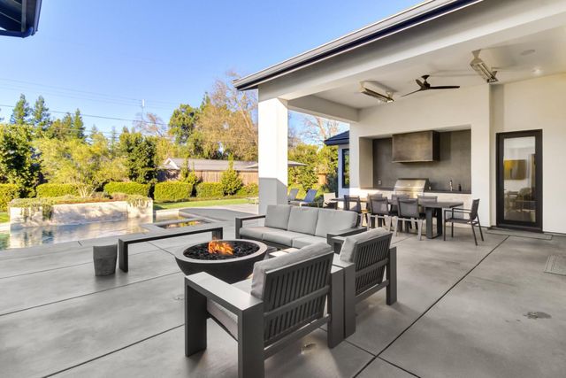 3321 Sierra Oaks Dr, Sacramento, CA 95864